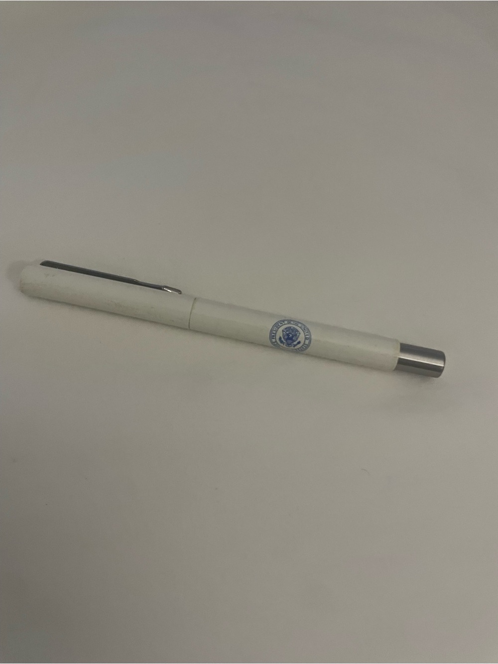 Parker White house Rollerball Pen with Silver Trim VP Bush whitehouse insignia.